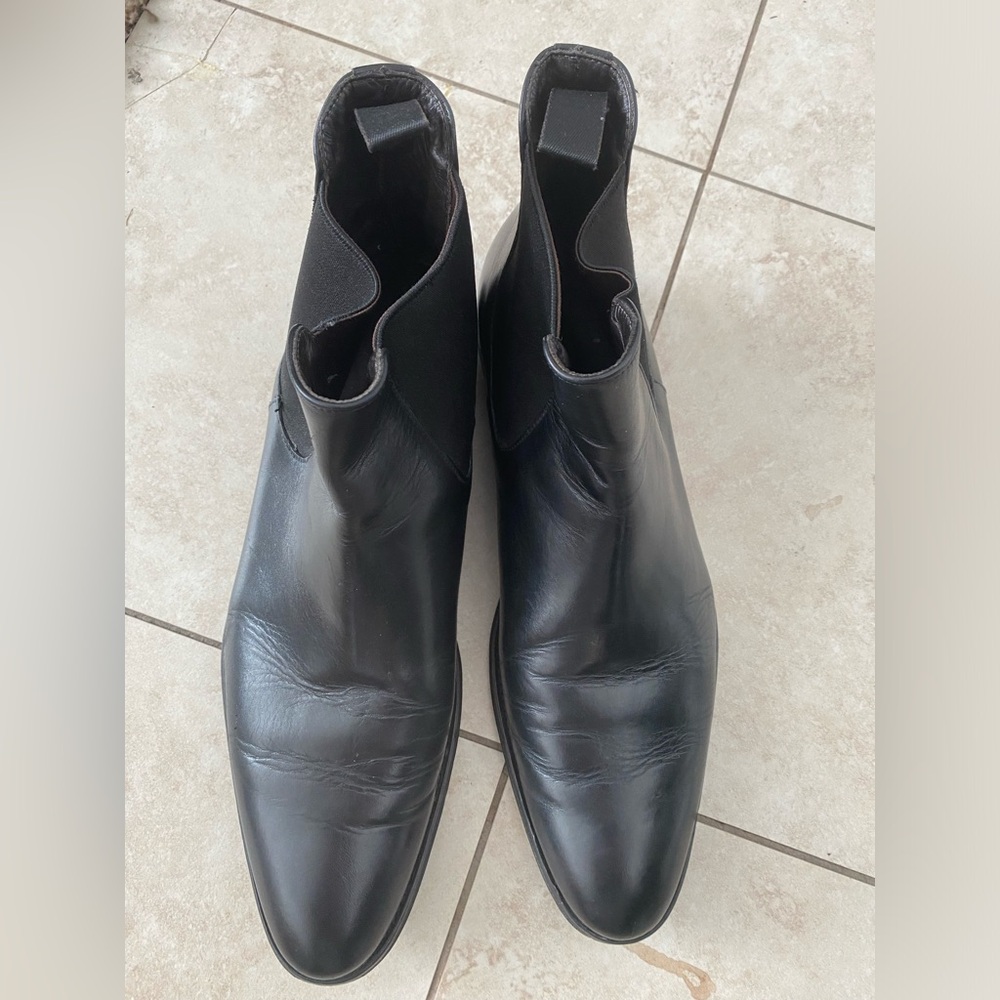 Black chealsea boots